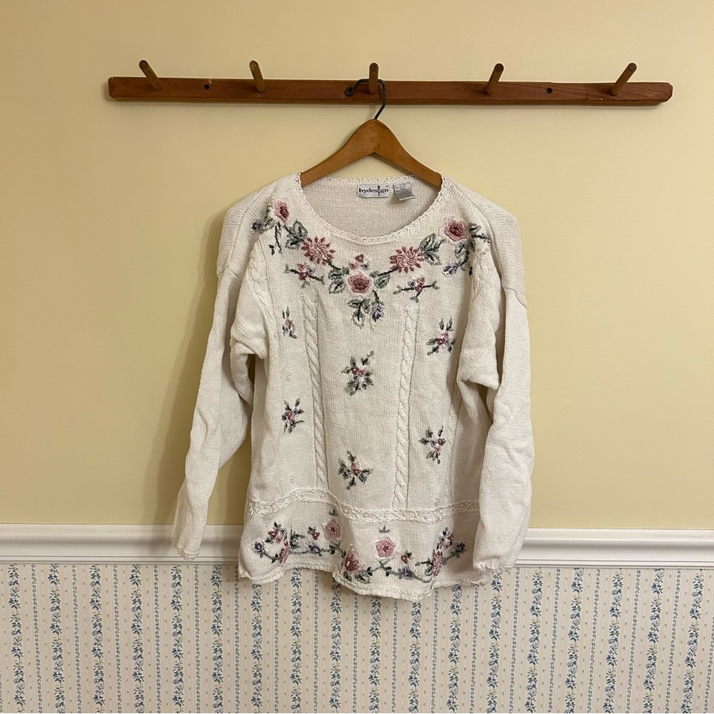 VINTAGE Bydesign Embroidered Floral Sweater